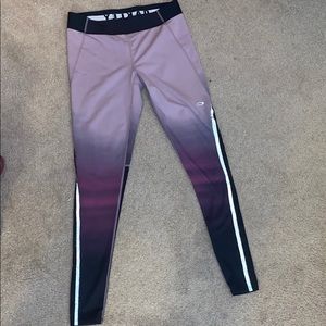 Like New Women’s Oakley Leggings!!!!